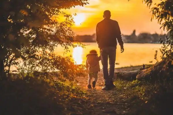 image of dad and child - parental alienation Tamworth